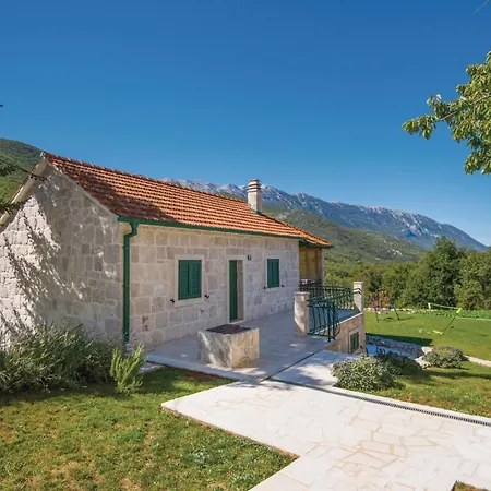 Amazing In With Jacuzzi Holiday home *