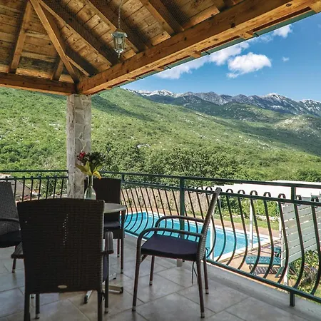 Amazing In With Jacuzzi Holiday home *