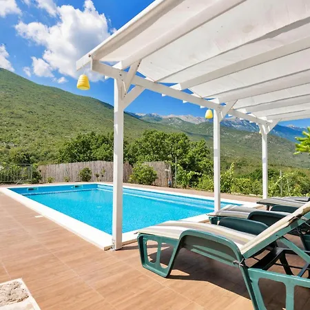 Amazing In With Jacuzzi Zagvozd