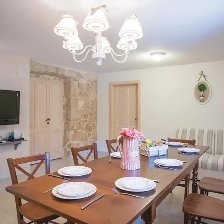Amazing In With Jacuzzi Holiday home