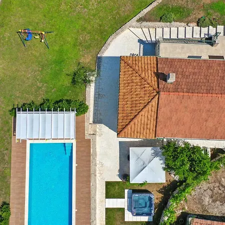 Holiday home Amazing In With Jacuzzi *